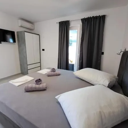 Apartment Lovre *