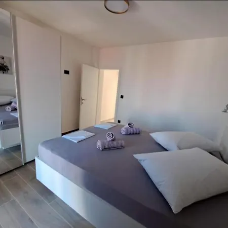 Apartment Lovre *